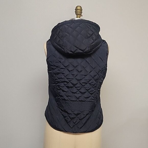 Ci Sono black quilted vest with faux fur hood and lining. Size small - Picture 3 of 5